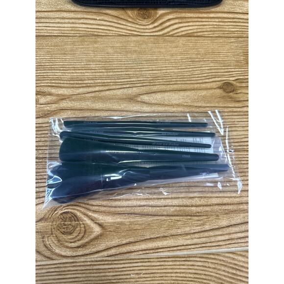 New Mary Kay Essential Brush Collection 5 Brushes Set Make Up Brush Bag Gift BTS - Picture 4 of 8